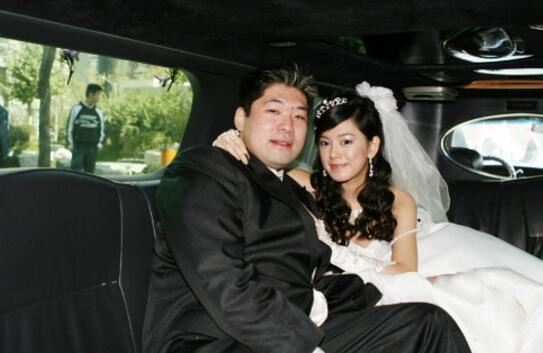 赵文琪不文雅照片曝光，爱情公寓靠潜规则上位