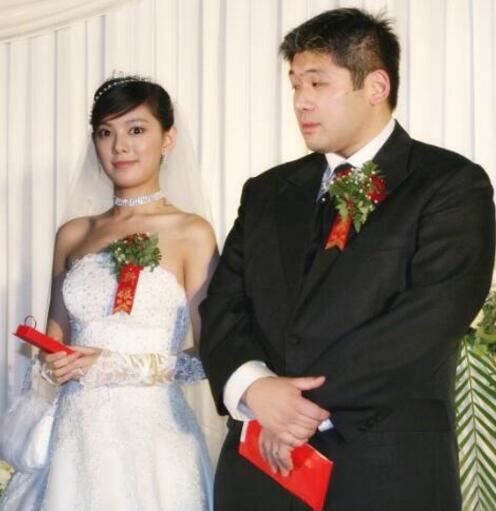 赵文琪不文雅照片曝光，爱情公寓靠潜规则上位