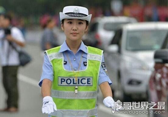 中国最美女交警,长得气质漂亮可是已经有男朋友了