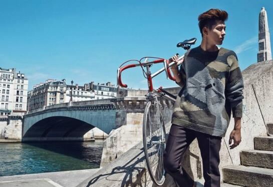 吴亦凡家境秒杀一切豪车,十岁父母离婚移民加拿大