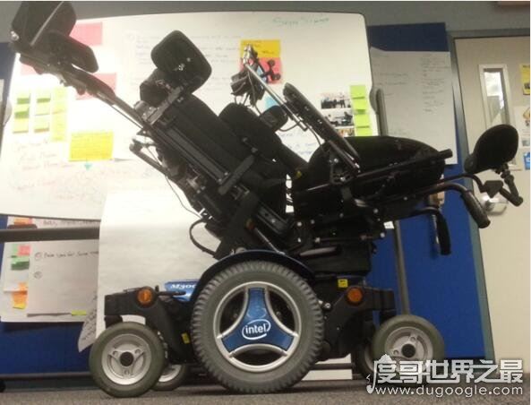 全身瘫痪的霍金怎么说话,高科技让其用脑电脑就能说话