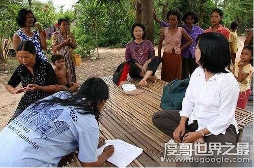 柬埔寨女人村背后的心酸故事，全都是无家可归的可怜女人