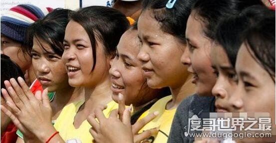 柬埔寨女人村背后的心酸故事，全都是无家可归的可怜女人