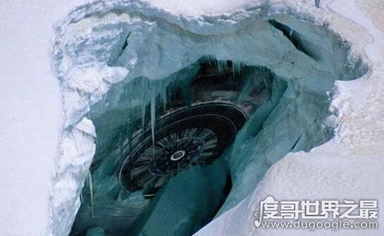 俄罗斯ufo事件外星人之谜,多人目击UFO飞过天空
