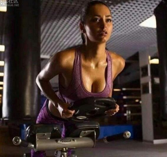 俄罗斯健身女神helga lovekaty，不科学的身材让网友疯狂了