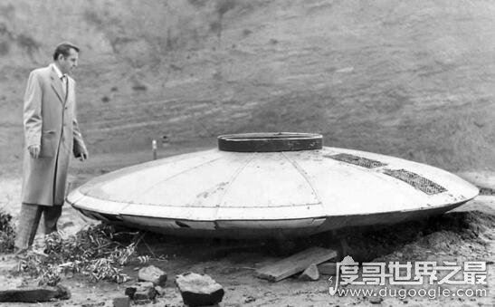 俄罗斯ufo事件外星人之谜，多人目击UFO飞过天空
