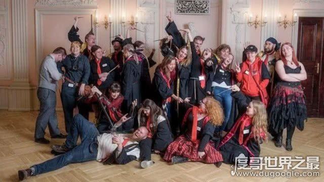 世界上第一所魔法学校，格雷魔法学校(学满7年才能顺利毕业)