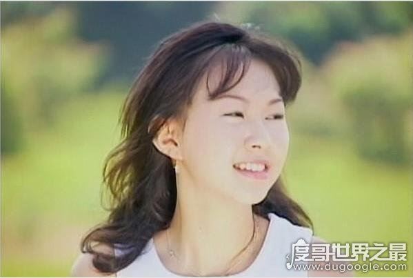 卓依婷现状，清纯可人形象荡然无存(隐婚多年现在已为人母)