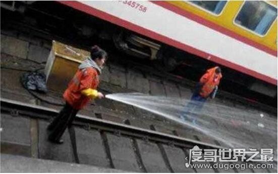 日语阿姨洗铁路什么意思?指我爱你(可用于男女之间的表白)