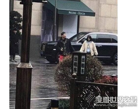 周洁琼否认恋情,但是多处细节被扒(接机车辆乃王思聪同款)