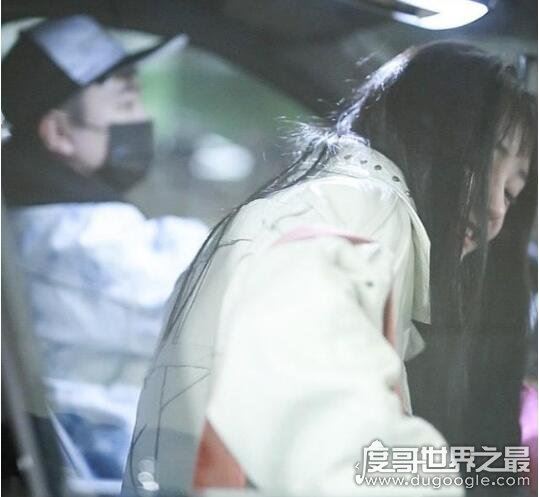 周洁琼否认恋情,但是多处细节被扒(接机车辆乃王思聪同款)