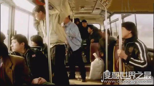 车四十四真实故事，道出人性的光辉与黑暗(与重庆公交坠江相似)