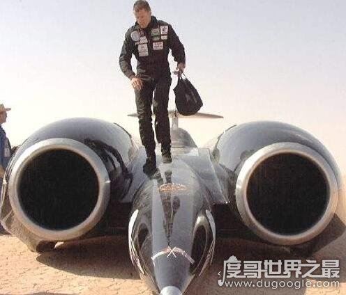 世界上最快的车，超音速推进号时速1228公里