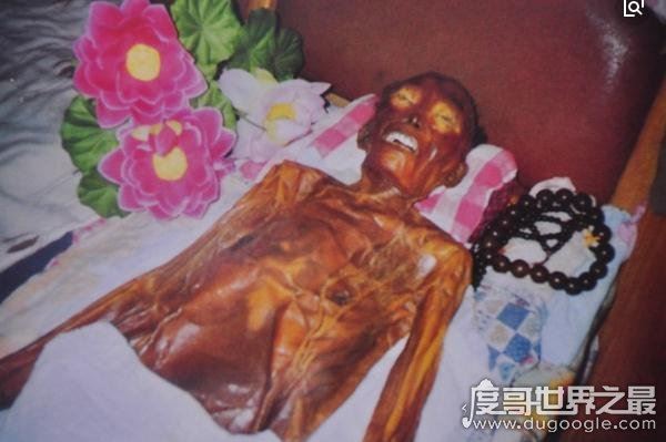 揭秘九华山肉身菩萨不腐真相，坐缸三年后不腐塑金身成“肉身佛”