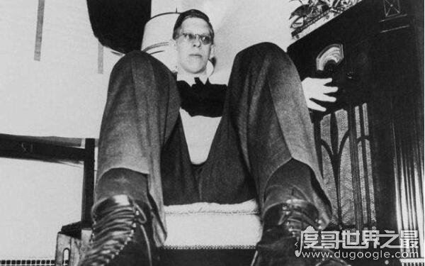 世界上最高的人前十名,身高3.19米(詹世钗)