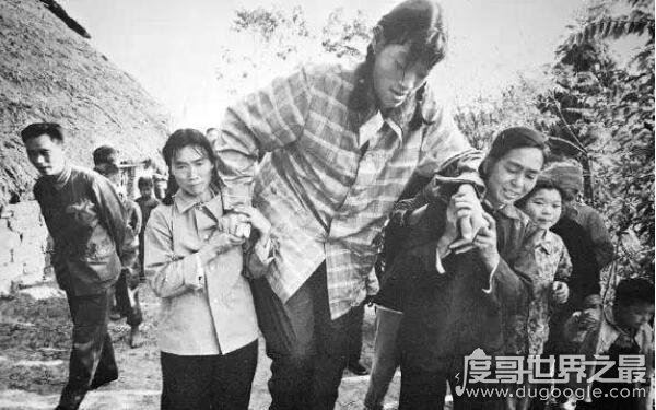 世界上最高的人前十名,身高3.19米(詹世钗)