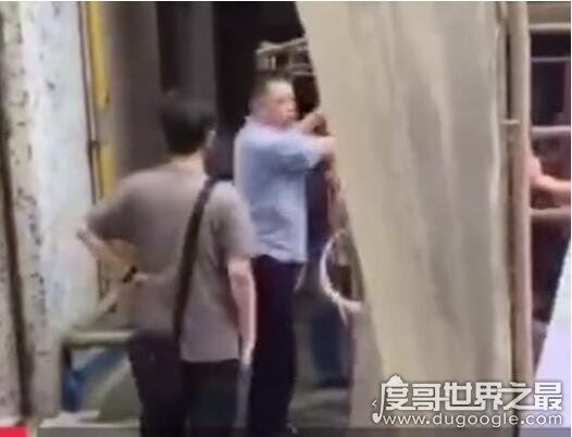阻止装电梯时猝死视频,因补偿款没谈拢(生前要求20万)