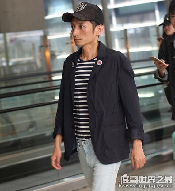 李维嘉得艾滋被证实是扯淡，脖子红点只是夏季正常的红疹