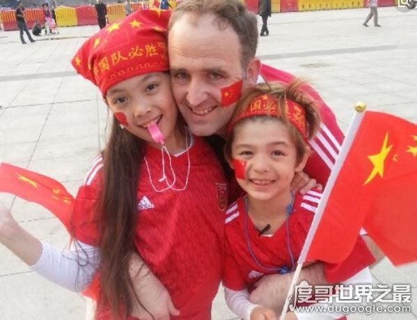 中英混血美少女刘黛希，饰演《巴啦啦小魔仙》凌美雪一角出名