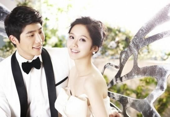 张娜拉的老公何润东婚纱照，被封杀后无人敢娶