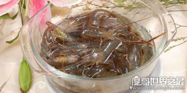 中国十大禁菜之活吃猴脑，往猴头内倒滚油(搅拌即食)