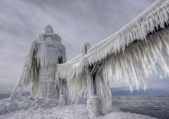 灾难片排行榜前十名，十大好看的灾难片排名(2012荣登榜首)