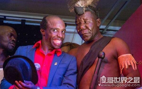 最丑的男人马斯韦努,四次蝉联最丑比赛冠军(外貌丑陋无比)
