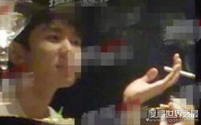 tfboys王源吸烟照曝光，一天攻下14条热搜(形象面临崩塌)