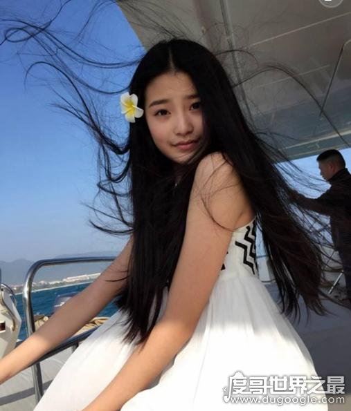 少年芈月的扮演者柴蔚，00后童星私下打扮成熟惹争议