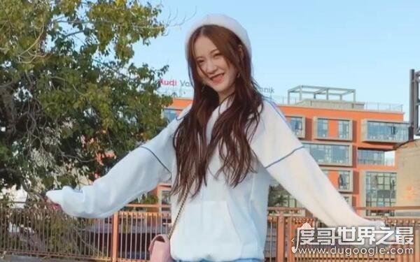 疑似不雅视频外流，宸荨樱桃黑葡萄事件真相揭秘（内含多处疑点）