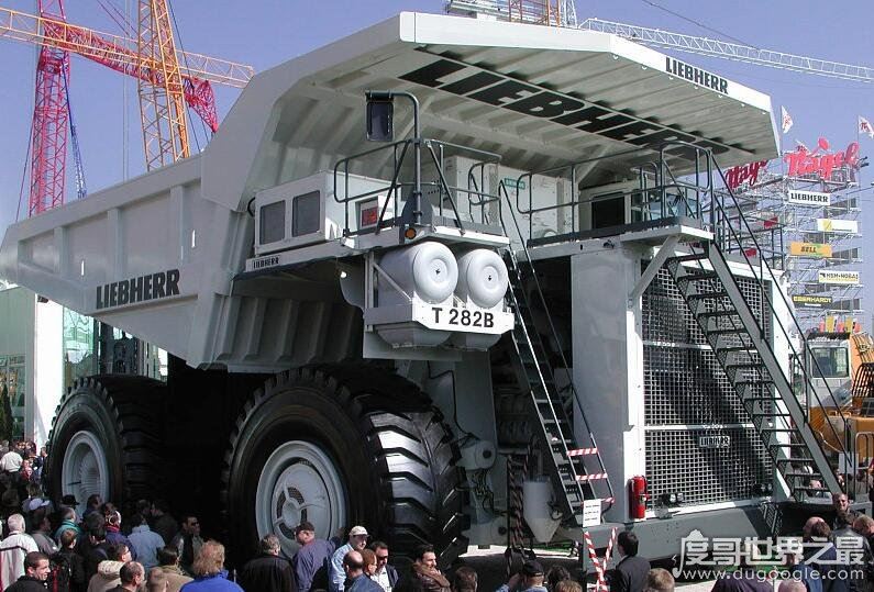世界上最大的汽车,利勃海尔t282b(全长16米/最大重量592吨)