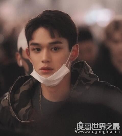 黄旭熙个人资料被扒,与女友亲密照流出甜蜜十足(羡煞旁人)