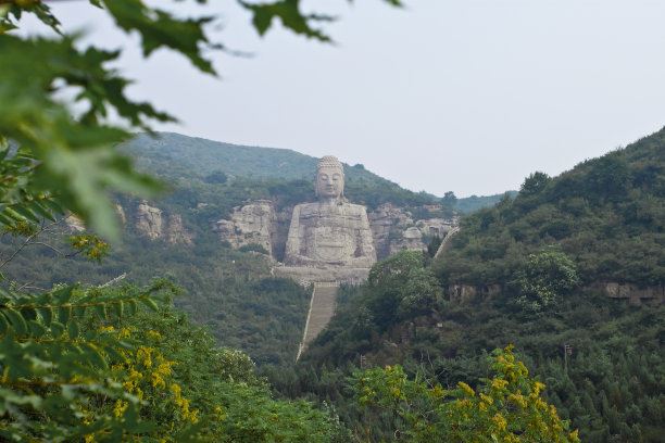 世界上最古老的佛像，西山大佛1459年历史(有“斜佛”危险)
