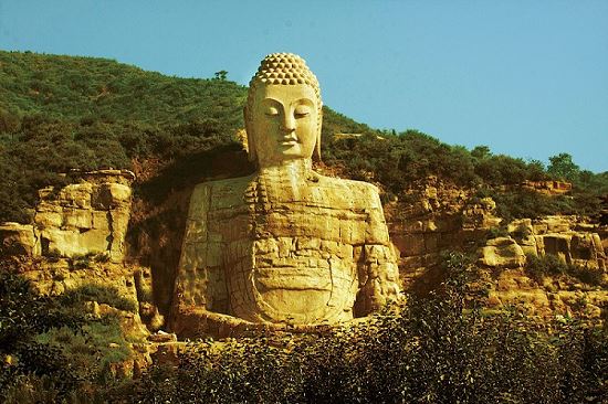 世界上最古老的佛像，西山大佛1459年历史(有“斜佛”危险)