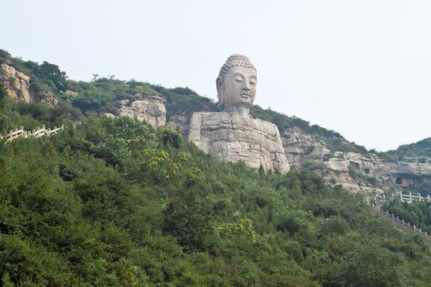 世界上最古老的佛像，西山大佛1459年历史(有“斜佛”危险)