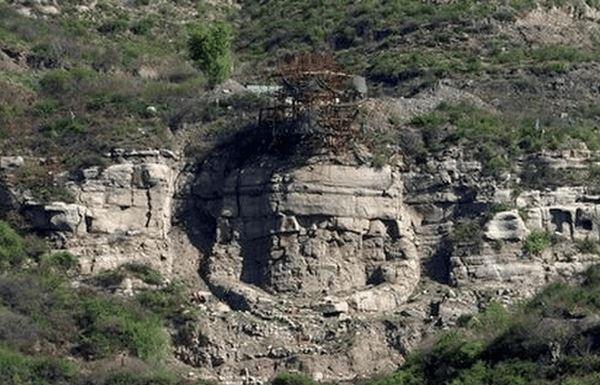 世界上最古老的佛像，西山大佛1459年历史(有“斜佛”危险)