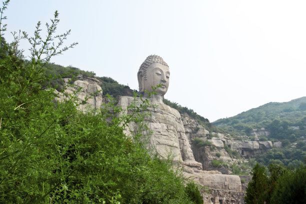 世界上最古老的佛像，西山大佛1459年历史(有“斜佛”危险)