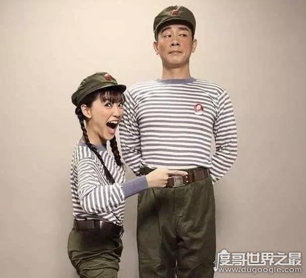 应采儿陈小春结婚照，两人爱意满满陈小春还为她改变了脾气