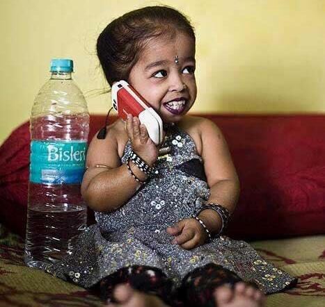 世界上最小的脚,也是世界上最矮的人(高54.6/脚长5厘米)