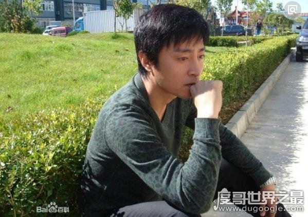 演员何中华个人资料介绍，“大侠专业户”演艺事业不温不火真实原因