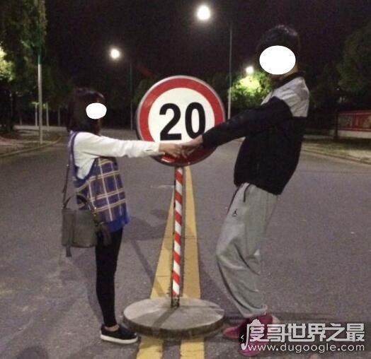 盘点最萌身高差情侣，萌萌的身高差互动特别有爱