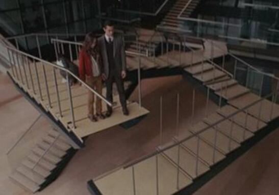 彭罗斯阶梯真实存在吗，只存在于视觉上的错觉