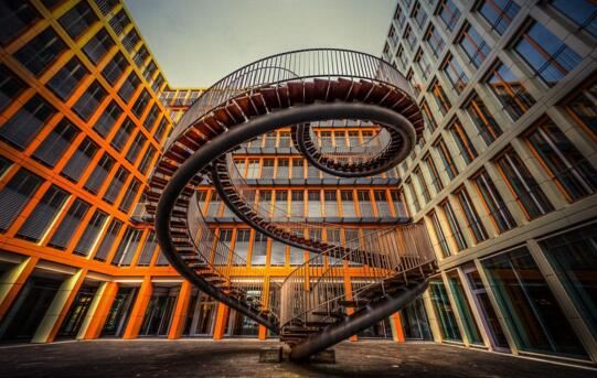 彭罗斯阶梯真实存在吗，只存在于视觉上的错觉