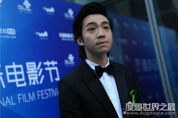 俞灏明烧伤事件真相，爆破师失误引爆现场(俞灏明并未英雄救美)