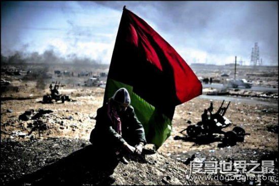 战地女记者玛丽·科尔文，采访中眼睛被炸瞎(用生命记录战争)