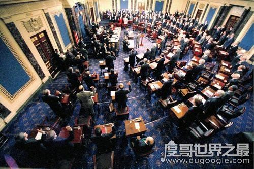 克林顿拉链门事件回顾,与实习生发生关系(险遭弹劾下台)