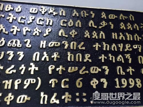 世界上使用人口最多的语言是汉语，15亿(最少的是阿亚帕涅科语)