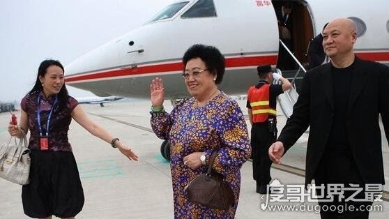 女富豪陈丽华前夫叫王友发,因婚内出轨导致两人离婚