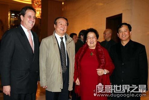 女富豪陈丽华前夫叫王友发,因婚内出轨导致两人离婚