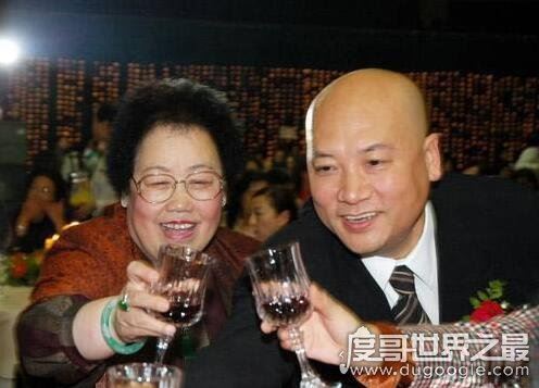 女富豪陈丽华前夫叫王友发，因婚内出轨导致两人离婚